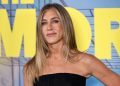 Jennifer Aniston cvičí plank i na dovolené