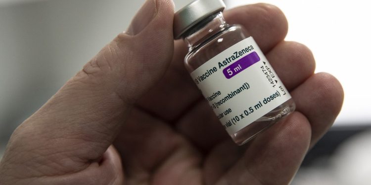 AstraZeneca zvažovala spojení s Bristol Myers Squibb