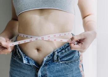 Studie: Intervalová chůze jednou týdně zmenšila obvod pasu