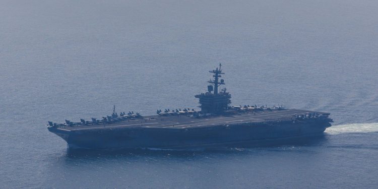 USS Lincoln odhaluje limity americké námořní logistiky